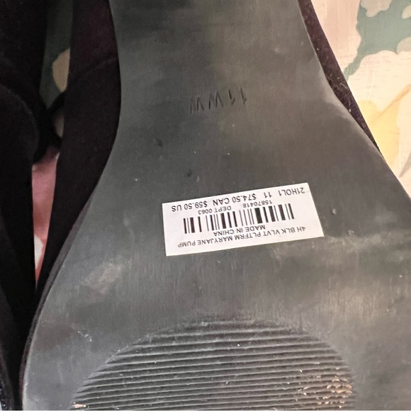 Torrid Velvet Pumps Size 11 Wide Black - Picture 10 of 11